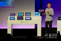 10月23日，微软大中华区Windows产品部总经理韦青在介绍Windows 8操作系统。新华社发 