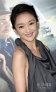 10月24日，在美国加利福尼亚州好莱坞的中国剧院举行的电影《云图》首映式上，中国演员周迅出席。新华社/EPA欧新 