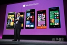 10月29日，在美国旧金山，微软公司首席执行官鲍尔默介绍微软新一代手机操作系统。新华社/法新  