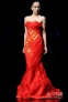 10月31日，模特在展示中国设计师张志峰设计的时装。新华社记者 李明放 摄 