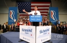 11月1日，美国共和党总统候选人罗姆尼在弗吉尼亚州多斯韦尔一场竞选活动中讲话。新华社/法新