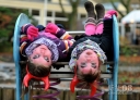 10月31日，在德国柏林的Tierpark动物园举行的万圣节活动中，约瑟芬（左）与妹妹娜塔莉一同玩耍。北京 2012年11月02日 新华社/EPA欧新  