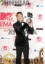 11月11日，2012 MTV欧洲音乐大奖颁奖典礼在德国法兰克福音乐厅举行。图为获奖韩国歌手朴载相（PSY） 北京2012年11月13日新华社/西霸 