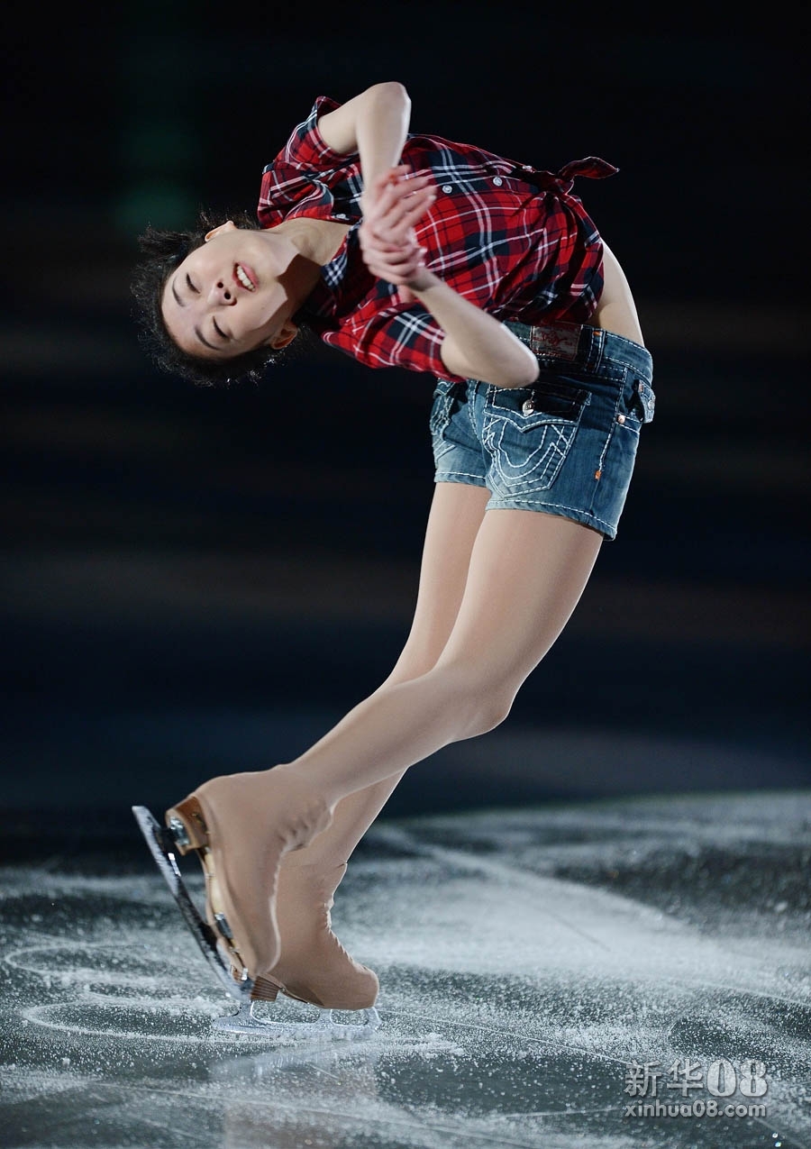 花样滑冰李子君倾情表演高清组图