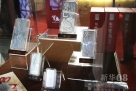 2012年11月30日至12月3日，第八届北京国际金融博览会将在北京展览馆召开。图为2013年癸巳（蛇）年贺岁银条，5种规格 新华08网钟奕摄