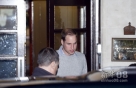 新华社照片，法新，2012年12月4日 12月3日，英国威廉王子离开位于伦敦市中心的爱德华七世医院。 新华社/法新 