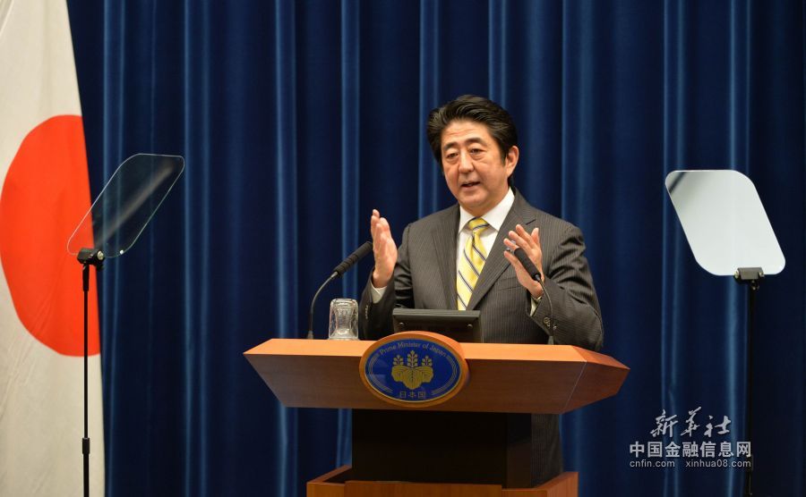 6月24日，在日本东京，日本首相安倍晋三在新闻发布会上讲话。新华社