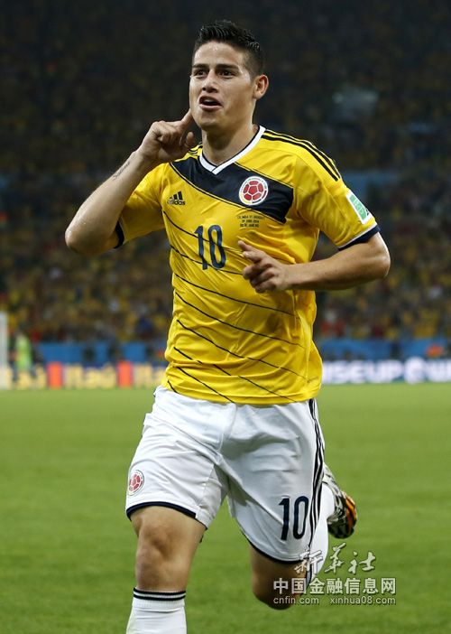 6月28日，哥伦比亚队球员詹·罗德里格斯庆祝自己的第一粒进球。