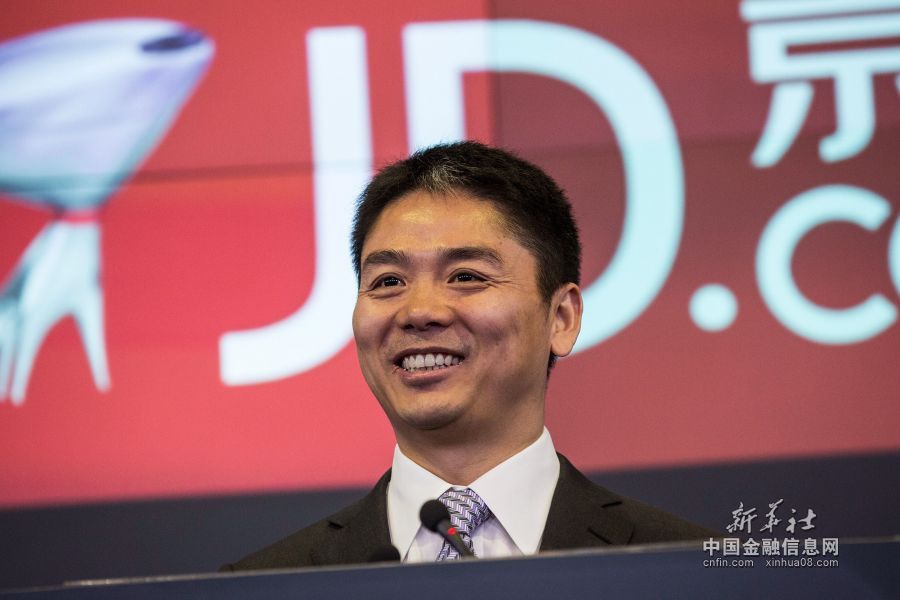 2014年5月22日，京东集团创始人兼首席执行官刘强东在美国纽约纳斯达克交易所参加上市发布活动。当日