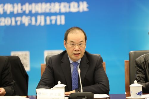 图为新华社国际部主任严文斌在研讨会上做主题发言