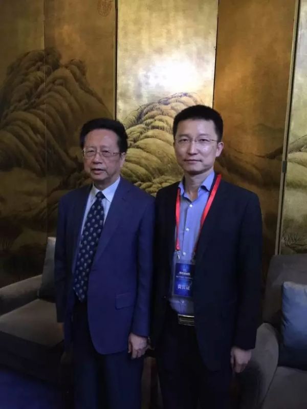 2全国人大常委会副委员长陈昌智（左）与信中利董事、高级合伙人徐海啸