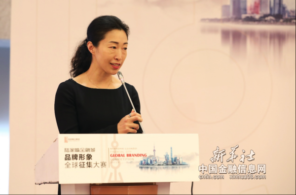 5新华网上海分公司常务副总经理顾梅介绍大赛章程,奖项设置及专家评审