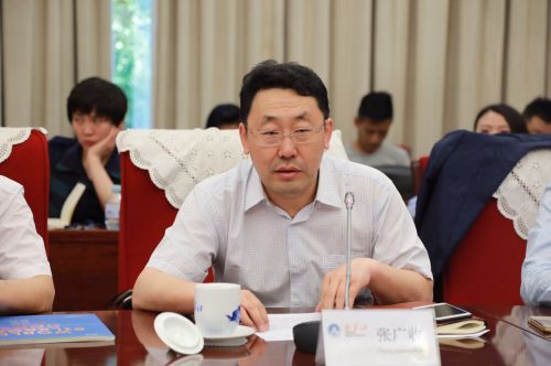 图为内蒙古自治区大数据发展管理局副局长张广收在研讨会上发言