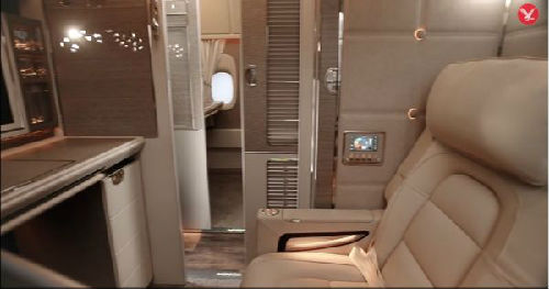 阿联酋航空公司波音777客机头等舱“套间”。（英国《独立报》网站）