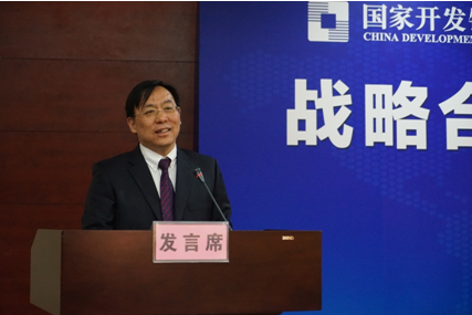 中国邮政储蓄银行股份有限公司海南省分行行长李斌发言。曾文君 摄