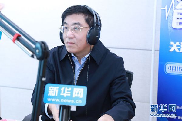 图为上海市民政局局长朱勤皓做客“2018上海民生访谈”现场。史依灵 摄