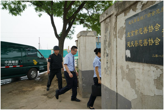 十八年来，每个月的15号，邮储银行北京延庆支行员工坚持上门为福利厂的残障老人送养老金