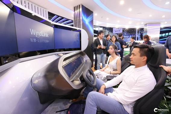 2018（第十五届）北京国际汽车展览会上，观众体验WindLink3.0系统