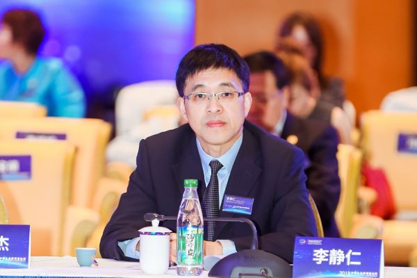 中国贵州茅台酒厂（集团）有限责任公司副总经理、总会计师李静仁在论坛中发言