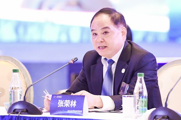 中国邮政集团公司党组成员、副总经理张荣林在论坛上发言