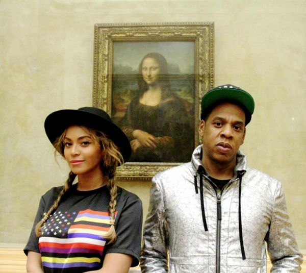 碧昂丝和Jay-Z夫妇在卢浮宫内合影（视觉中国）
