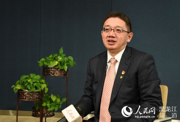 哈尔滨银行常务副行长王海滨接受人民网黑龙江频道专访。韩婷澎 摄