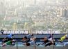曼谷上演百米高空瑜伽