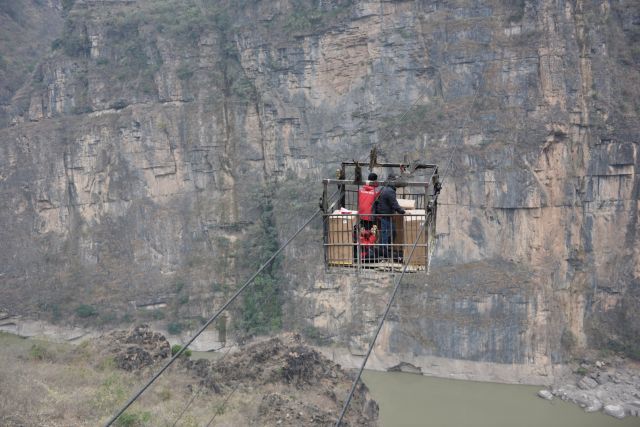 刘平来以前通过溜索送货