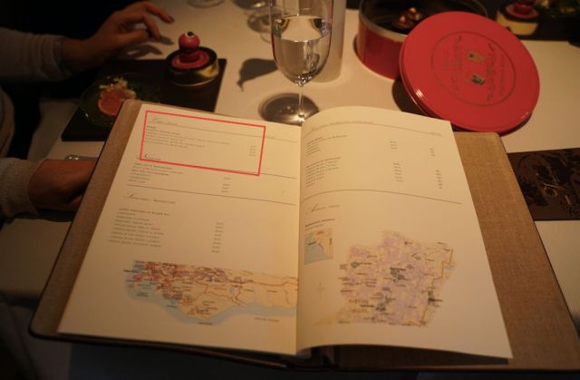 进入凡登餐厅的宁夏张裕摩塞尔十五世酒庄赤霞珠干红、张裕摩塞尔家族赤霞珠干红及摩塞尔传奇赤霞珠干白、以