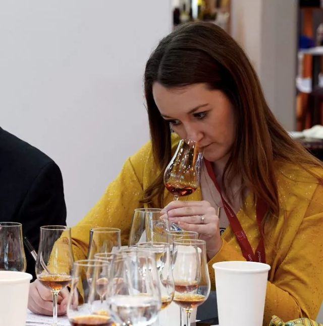 艾米·霍普金斯（Amy Hopkins）