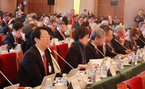 冯兴亚（左1）出席中国发展高层论坛2019年年会