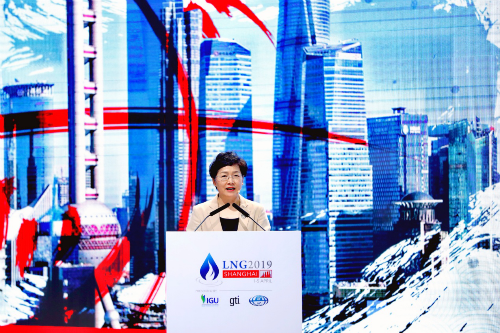 图为北京燃气董事长李雅兰在LNG2019上演讲