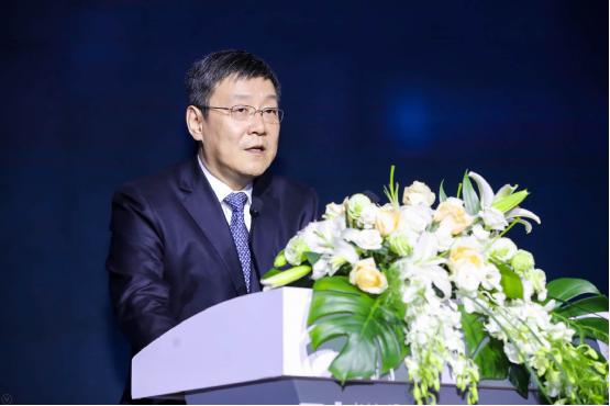国泰君安证券董事长杨德红在峰会上发表主旨演讲