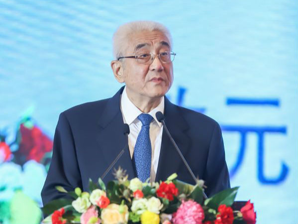 国家开发银行原副行长刘克崮发表主旨演讲