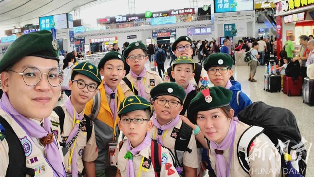 香港童军游学团正启程湖南高铁游