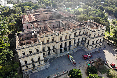 这是2018年9月4日在巴西里约热内卢拍摄的火灾后的巴西国家博物馆。（新华社）