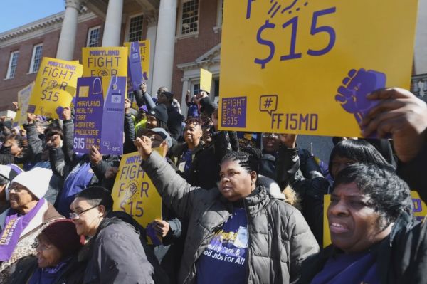 美国马里兰州的劳动者3月中旬集会要求提升最低时薪到15美元。（美国《华盛顿邮报》网站）