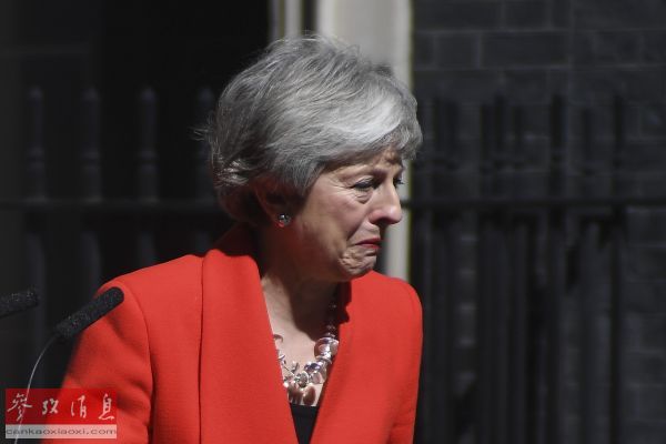 5月24日，在英国伦敦唐宁街10号首相府，英国首相特雷莎·梅宣布她将于6月7日辞去保守党领导人一职。(新华社发 阿尔贝托·佩扎利摄）