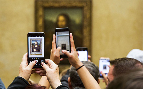 《蒙娜丽莎》仍然是卢浮宫最受欢迎的展品之一，每年接待超过1000万观赏者。（法国《巴黎人报》网站）