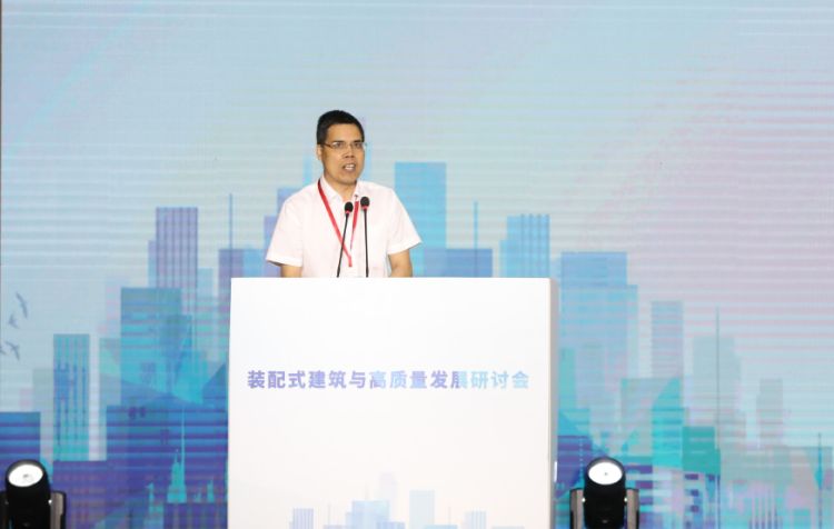 住建部科技示范工程武汉世纪家园总工程师、国内知名轻钢结构专家李文斌演讲