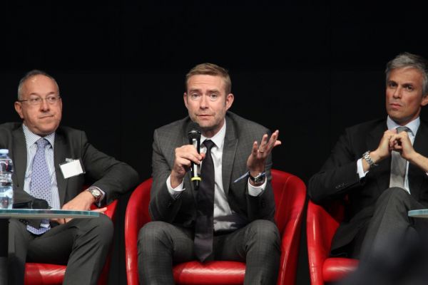 图为海尔欧洲首席执行官Yannick Fierling（中间）出席第二届“一带一路”中意企业投资对接会对话环节活动 （新华社记者 沈忠浩 摄）