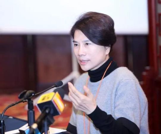 &ldquo;对于一个好企业来说，社会责任远比赚多少钱更重要。&rdquo;&mdash;&mdash;董明珠