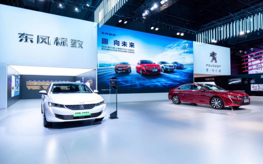 图为2019年4月上海国际车展上展出的插电式混合动力车型东风标致508L PHEV