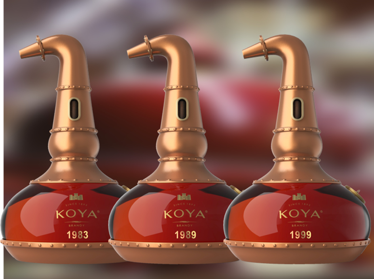 图为三款蒸馏壶系列年份老酒。新华网 发