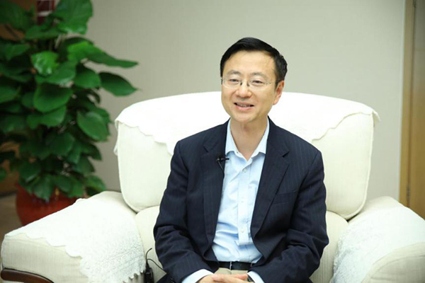 香港浸会大学中医药学院讲席教授、上海交通大学附属第六人民医院和转化医学中心主任贾伟教授