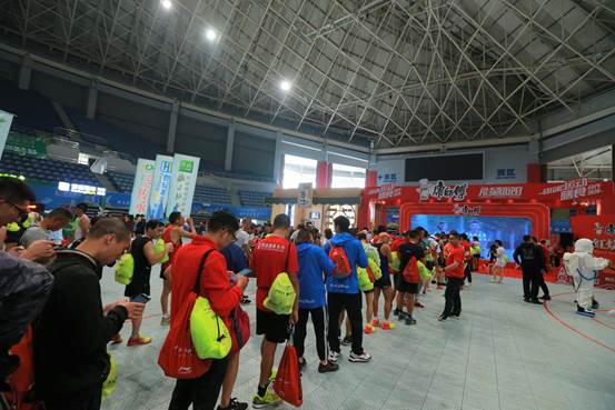 康师傅面馆现身北马、杭马