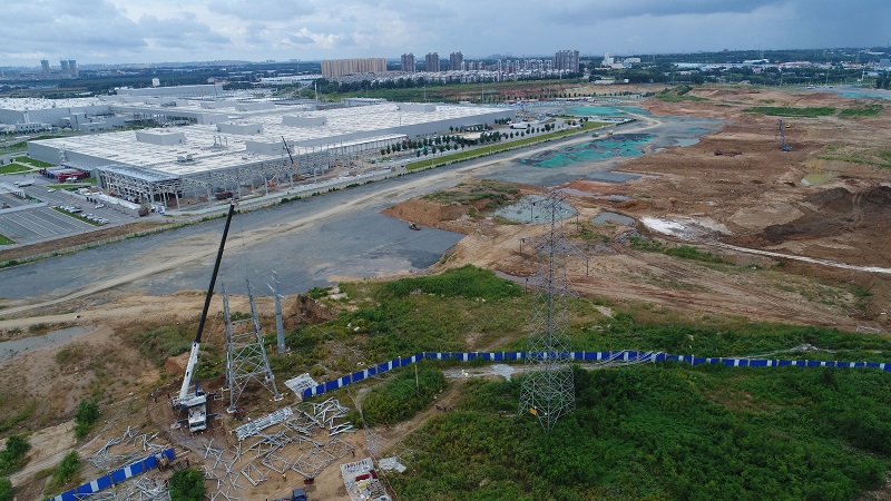 迁改输电线路，为华晨宝马大东厂区扩建创造条件。（陈龙）