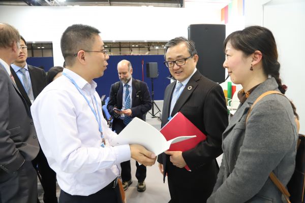 联合国副秘书长刘振民询问了解中国湖州“生态+电力”案例