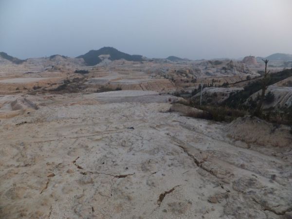 2018年3月，治理前的江西省赣州市寻乌县文峰乡柯树塘废弃矿山