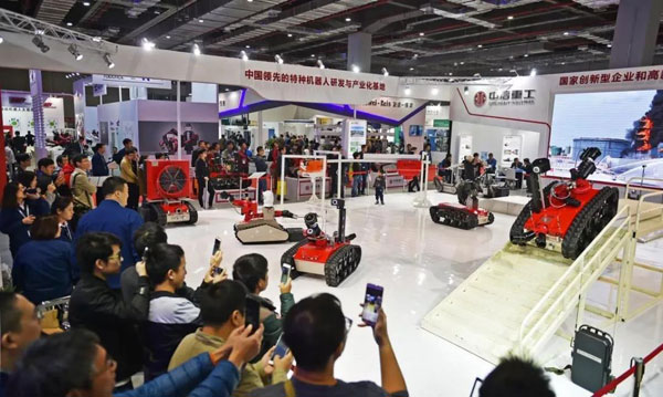 中信重工机器人亮相2016年中国工博会